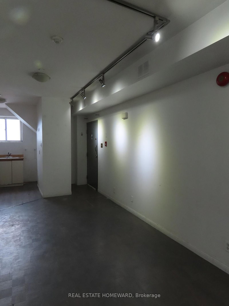 4 - 996 Queen St E, Toronto, M4M 1K1 | Image 3