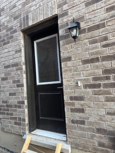 Townhouse leased at Basement-34 Reigate Avenue, Whitby, Rural Whitby, L1P 0R1 - MLS: E12048361