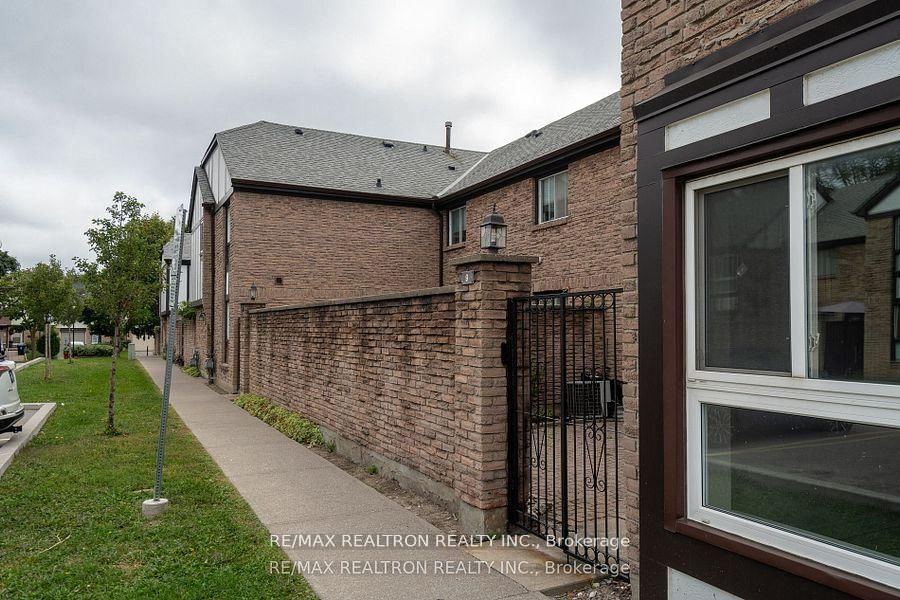 Townhouse sold at 9-2 Dailing Gate, Toronto, Malvern, M1B 1Z8 - MLS: E12054621