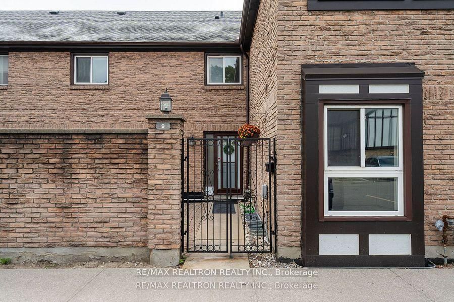 Townhouse sold at 9-2 Dailing Gate, Toronto, Malvern, M1B 1Z8 - MLS: E12054621