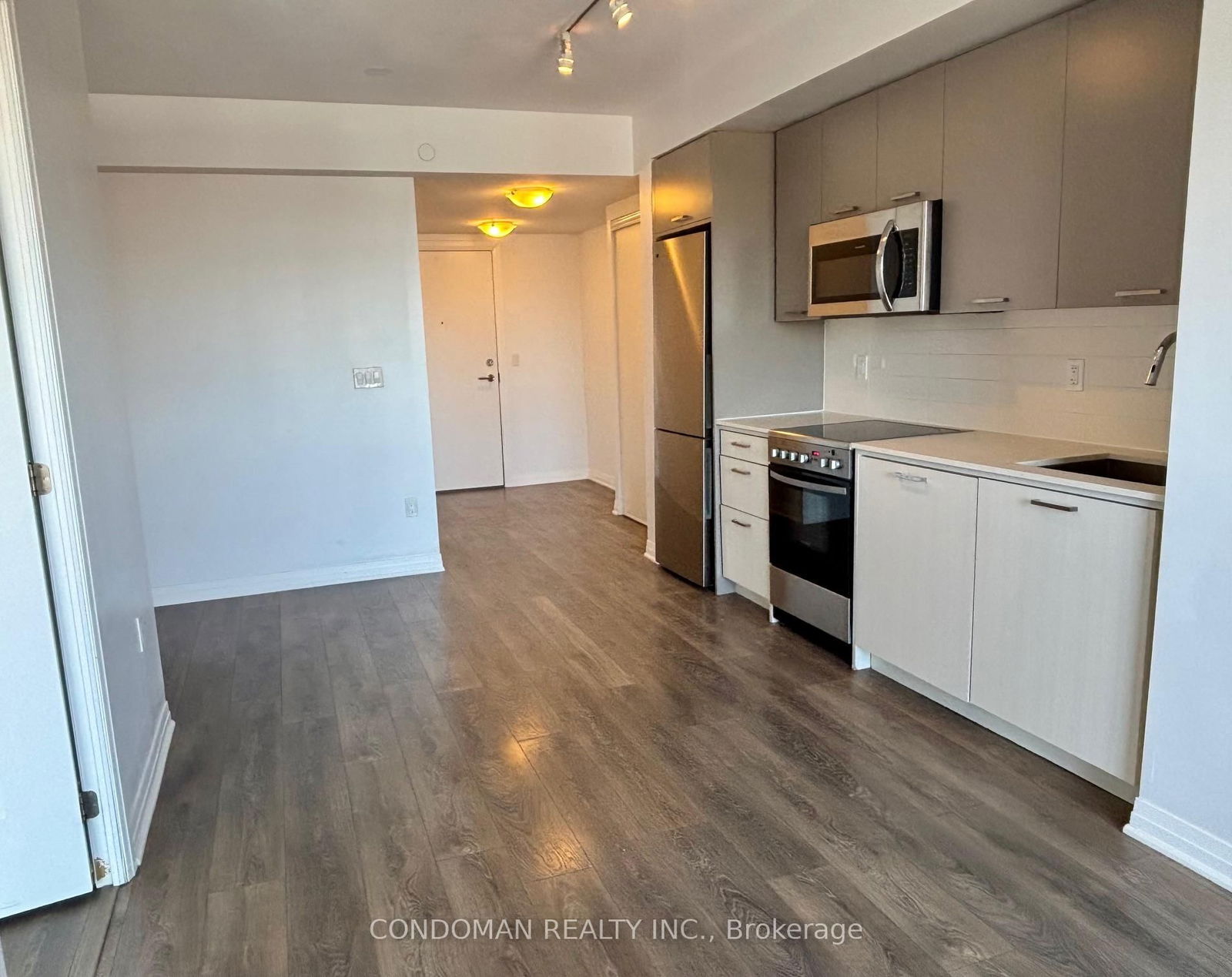 Condo leased at 526-2301 Danforth Avenue, Toronto, East End-Danforth, M4C 0A7 - MLS: E12056804