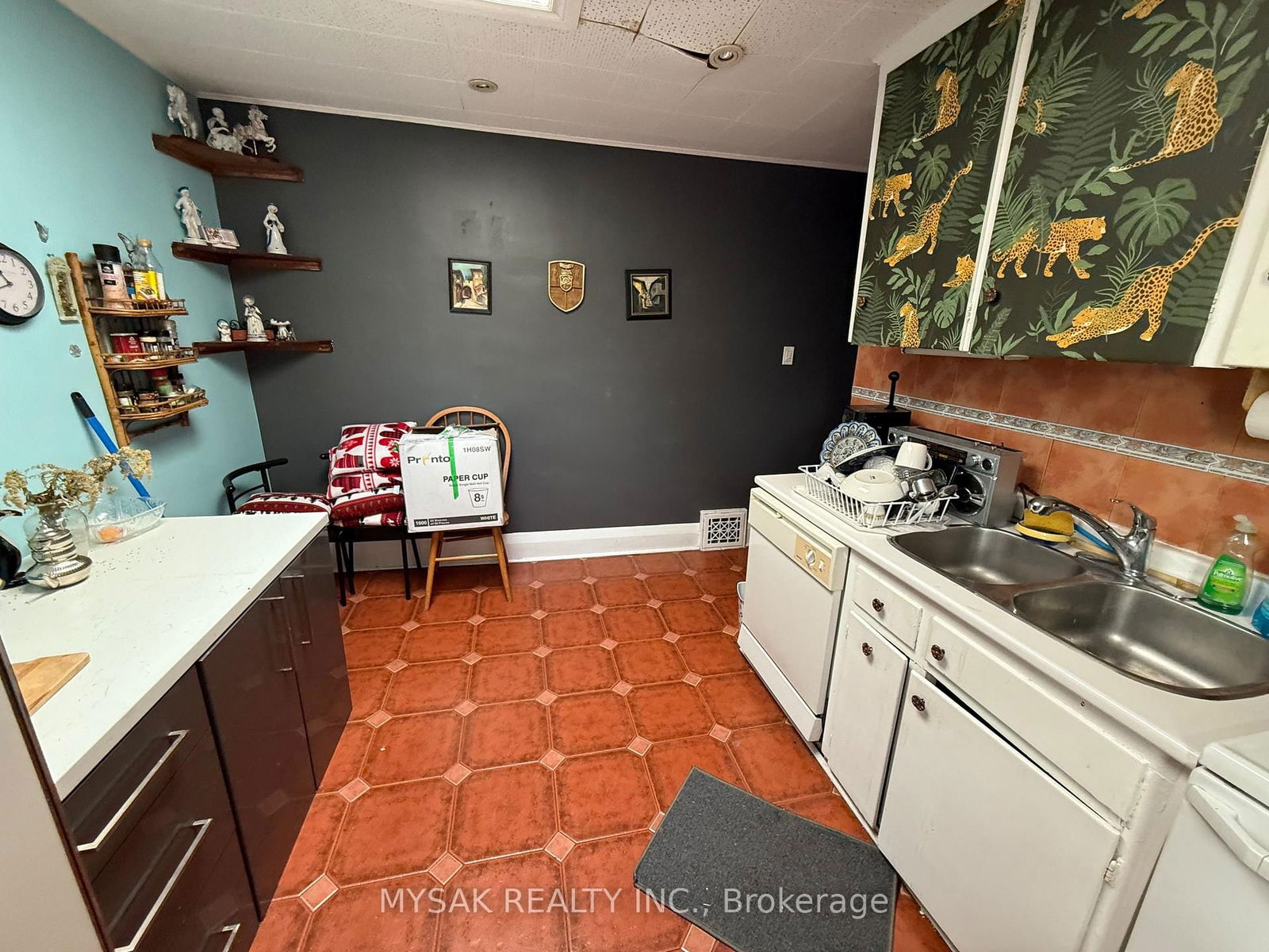 Investment sold at 225 Gainsborough Road, Toronto, Woodbine Corridor, M4L 3C7 - MLS: E12056956