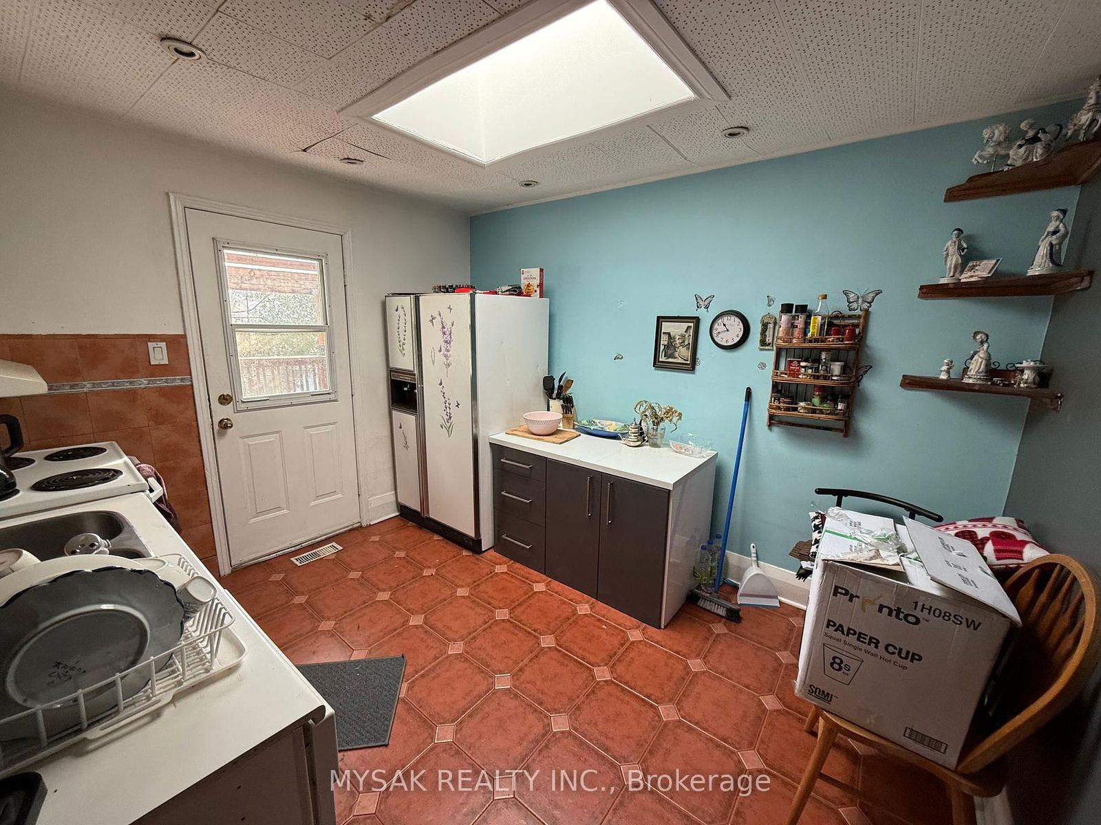 Investment sold at 225 Gainsborough Road, Toronto, Woodbine Corridor, M4L 3C7 - MLS: E12056956