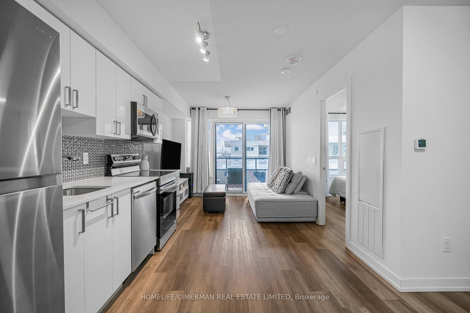 Listing Image 8
