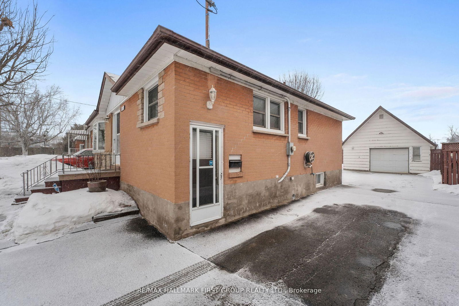 Detached House sold at 1165 Ravine Road, Oshawa, Lakeview, L1H 4E1 - MLS: E12062266