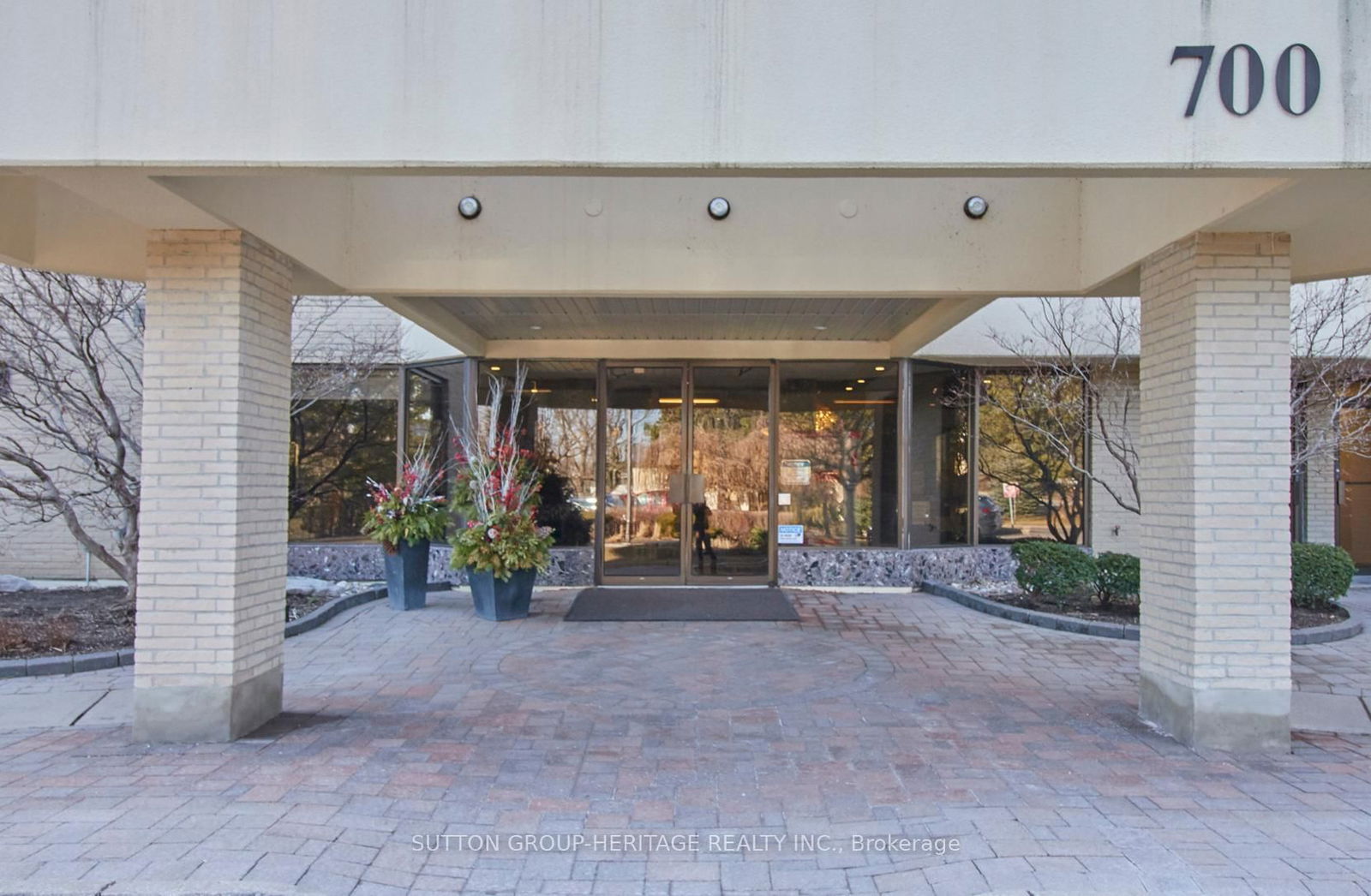 Condo sold at 1305-700 Wilson Road, Oshawa, Centennial, L1G 7T5 - MLS: E12065663