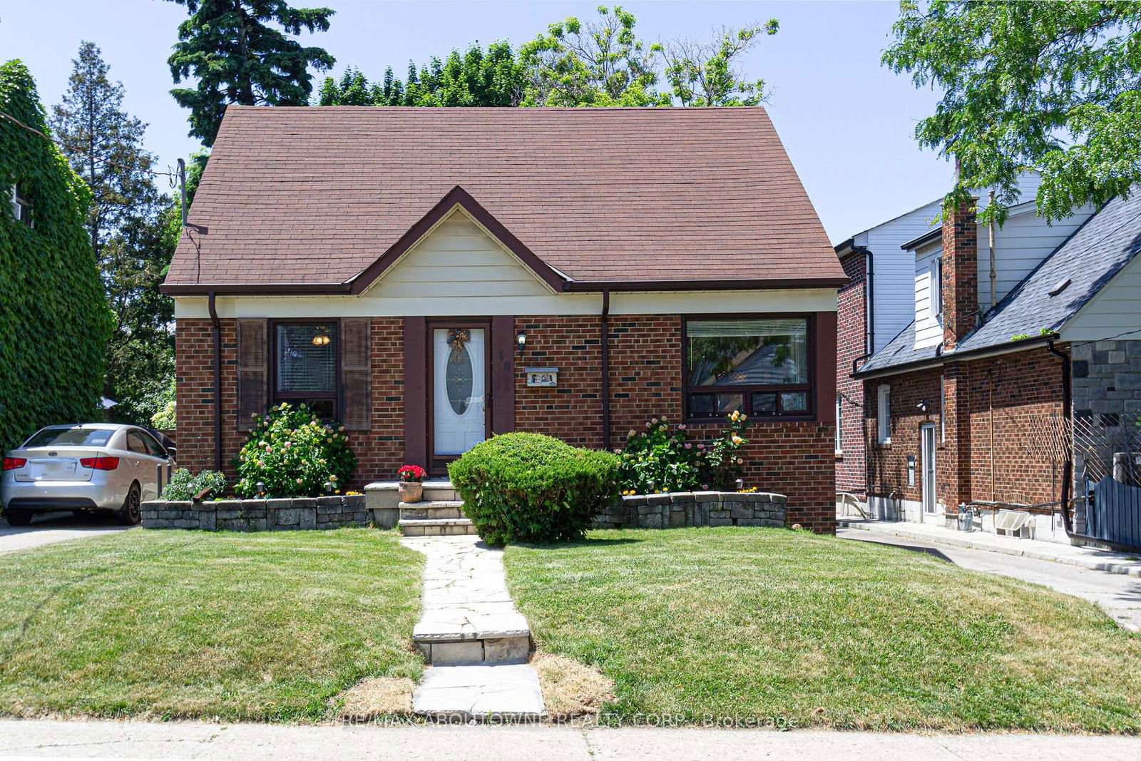 Detached House for sale at 30 Wolcott Avenue, Toronto, Oakridge, M1L 4K3 - MLS: E12067257