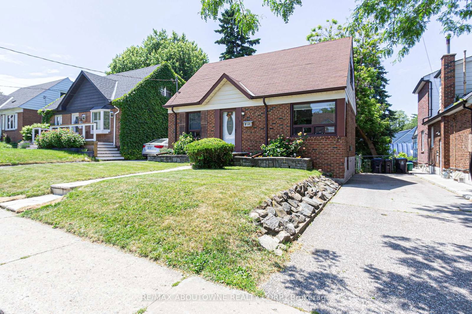 Detached House for sale at 30 Wolcott Avenue, Toronto, Oakridge, M1L 4K3 - MLS: E12067257