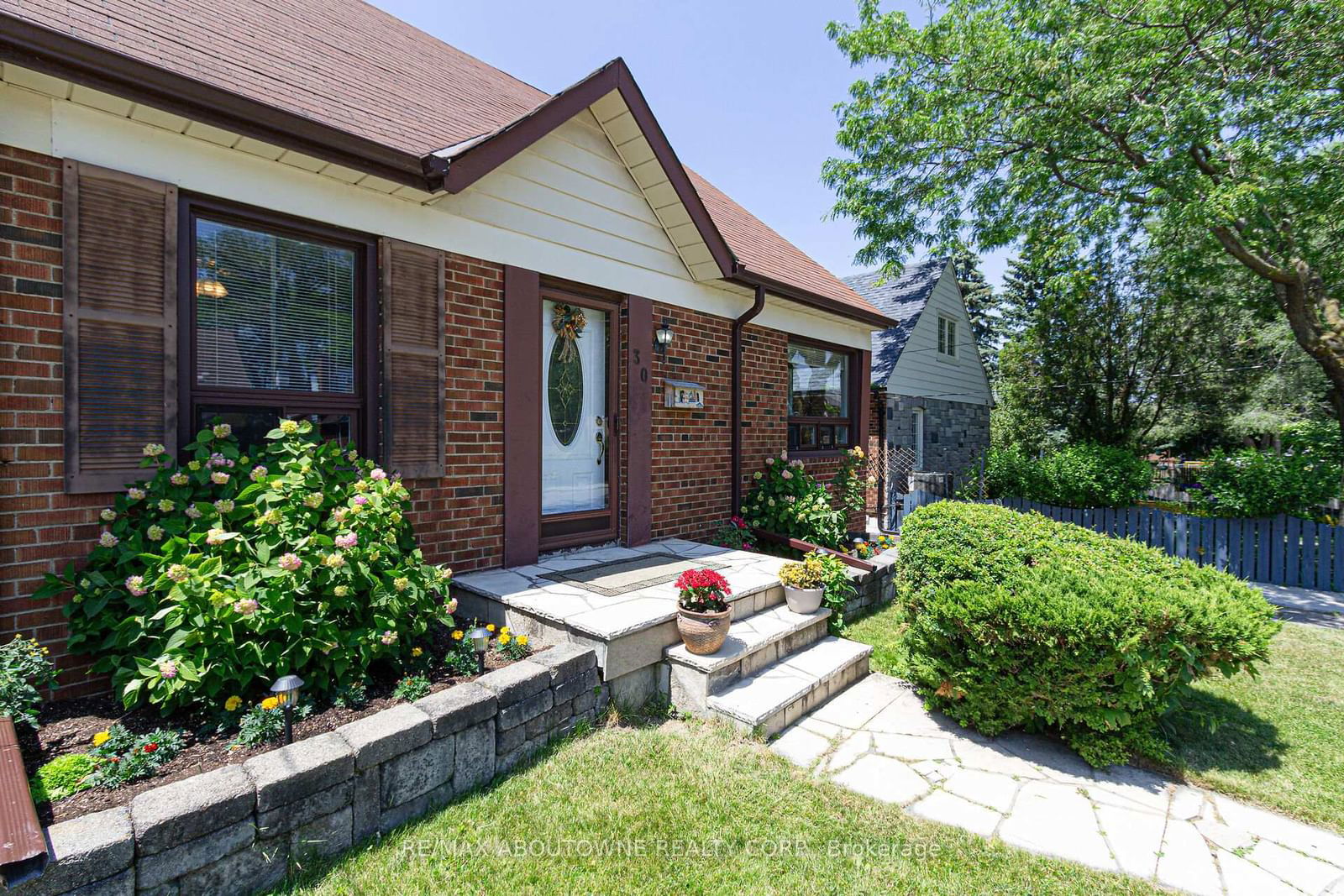 Detached House for sale at 30 Wolcott Avenue, Toronto, Oakridge, M1L 4K3 - MLS: E12067257