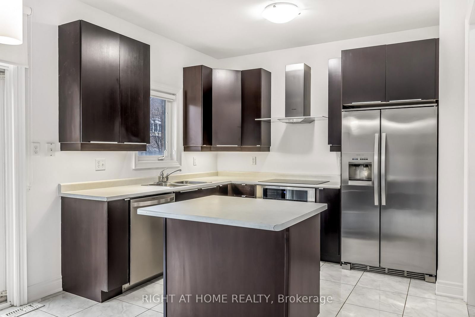 Detached House leased at 5 Oswell Drive, Ajax, Northeast Ajax, L1Z 0J3 - MLS: E12068508