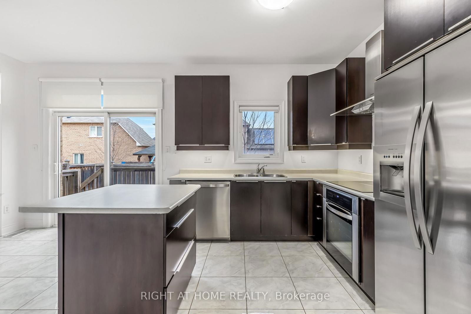 Detached House leased at 5 Oswell Drive, Ajax, Northeast Ajax, L1Z 0J3 - MLS: E12068508