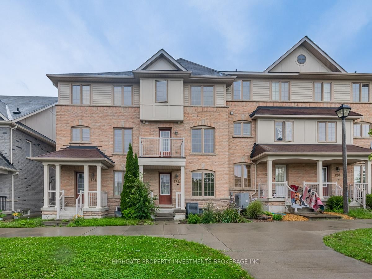 Townhouse for lease at 132 Goss Lane, Ajax, Northeast Ajax, L1Z 0K8 - MLS: E12070526