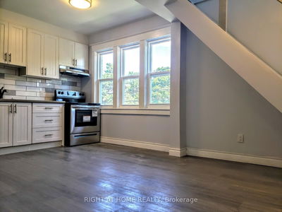 Unit Upper — 94 Barrington Ave, Toronto - Crescent Town image-0-3