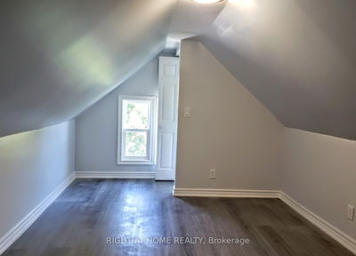 Unit Upper — 94 Barrington Ave, Toronto - Crescent Town image-0-4