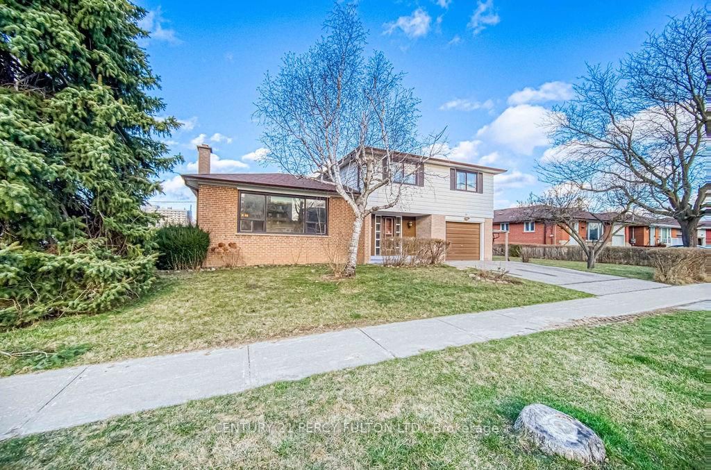 Detached House sold at 15 Neddie Drive, Toronto, Tam O'Shanter-Sullivan, M1T 2S9 - MLS: E12072200