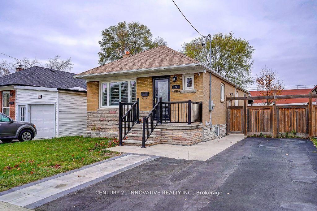 Detached House for sale at 24 Leahurst Drive, Toronto, Clairlea-Birchmount, M1L 2C2 - MLS: E12073030
