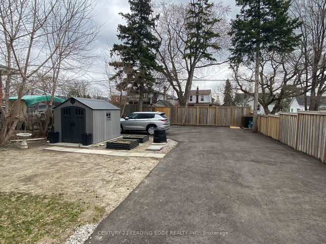 Upper unit - 137 Rosehill Boulevard