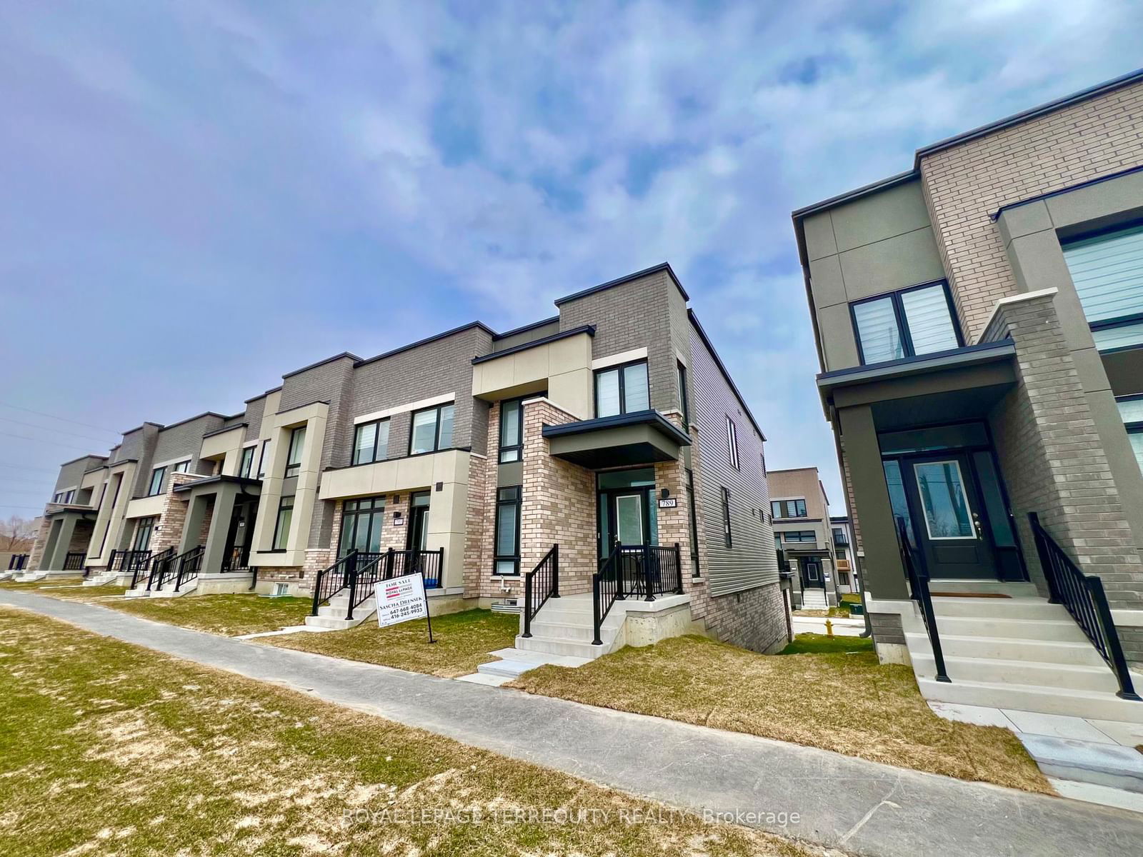 Townhouse sold at 789 Conlin Road, Oshawa, Samac, L1K 3G4 - MLS: E12074144