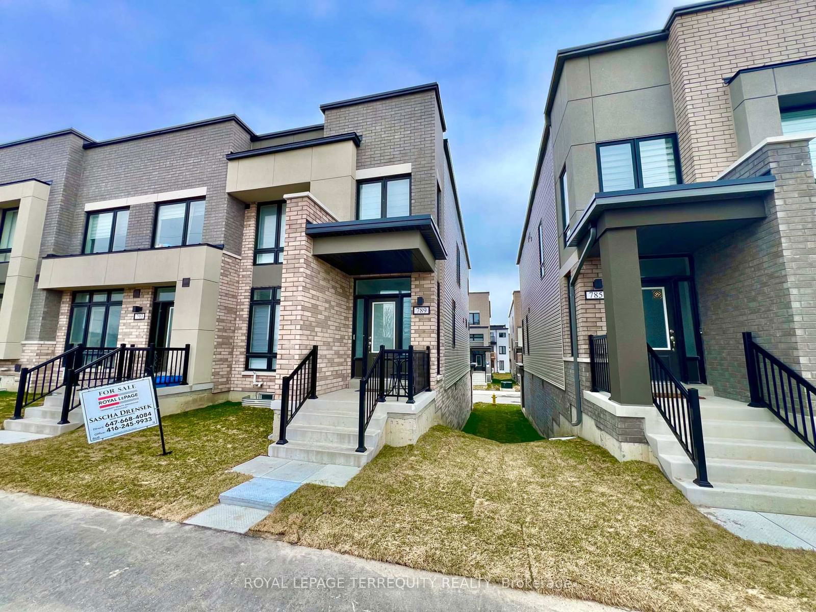 Townhouse sold at 789 Conlin Road, Oshawa, Samac, L1K 3G4 - MLS: E12074144
