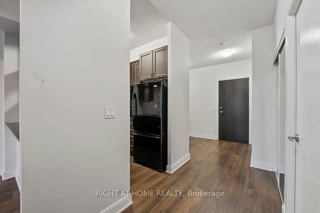 Condo for lease at 621-135 Village Green Square, Toronto, Agincourt South-Malvern West, M1S 0G4 - MLS: E12076027