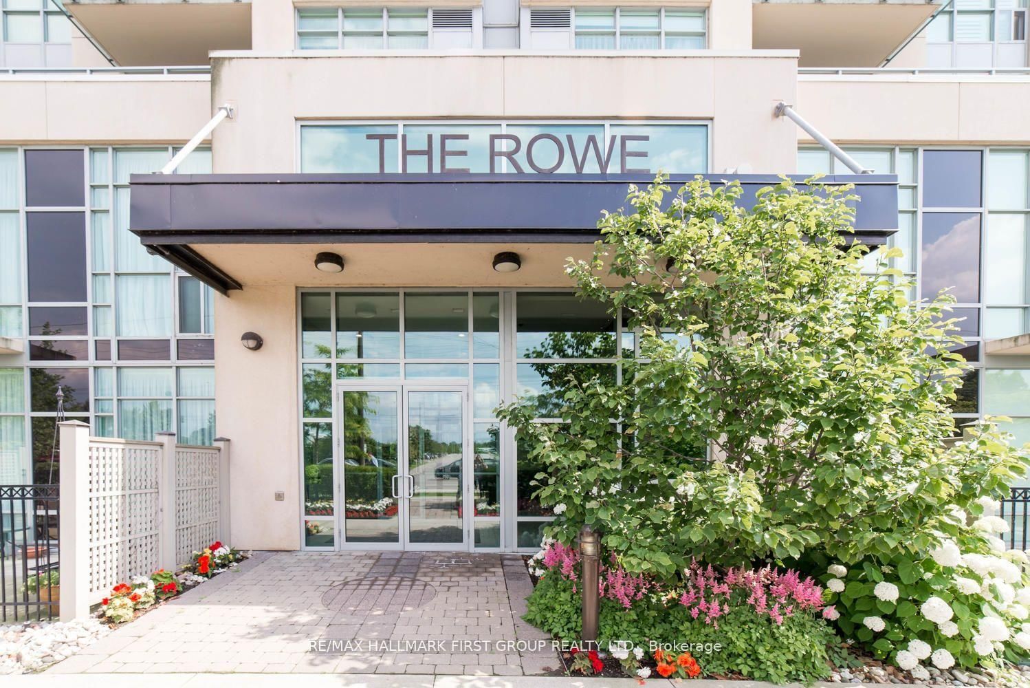 Condo sold at 401-1600 Charles Street, Whitby, Port Whitby, L1N 0G4 - MLS: E12077381