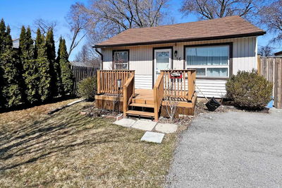 16 Queen St, Ajax - Central image-0-1