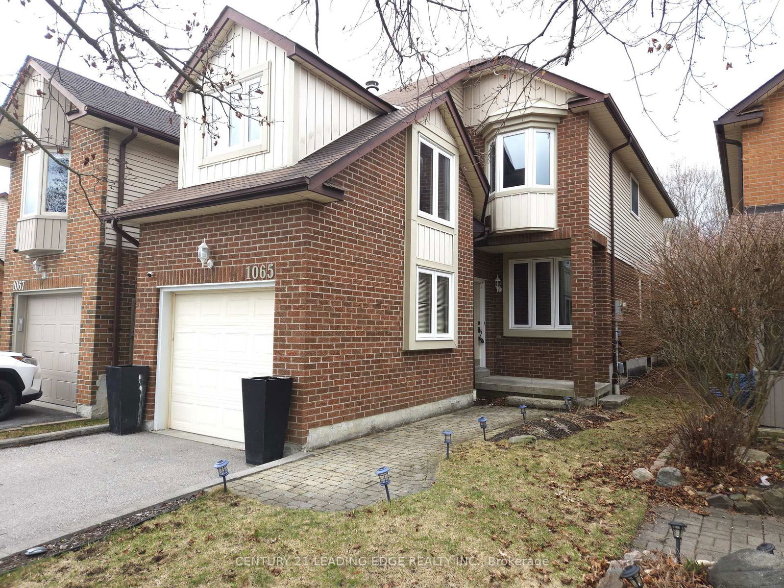 Detached House sold at 1065 Longbow Drive, Pickering, Liverpool, L1V 5W5 - MLS: E12078016