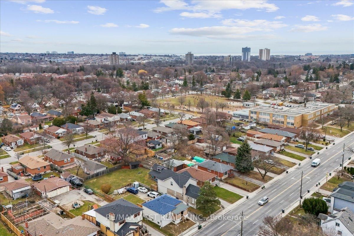 Detached House for sale at 601 Pharmacy Avenue, Toronto, Clairlea-Birchmount, M1L 3H1 - MLS: E12078053