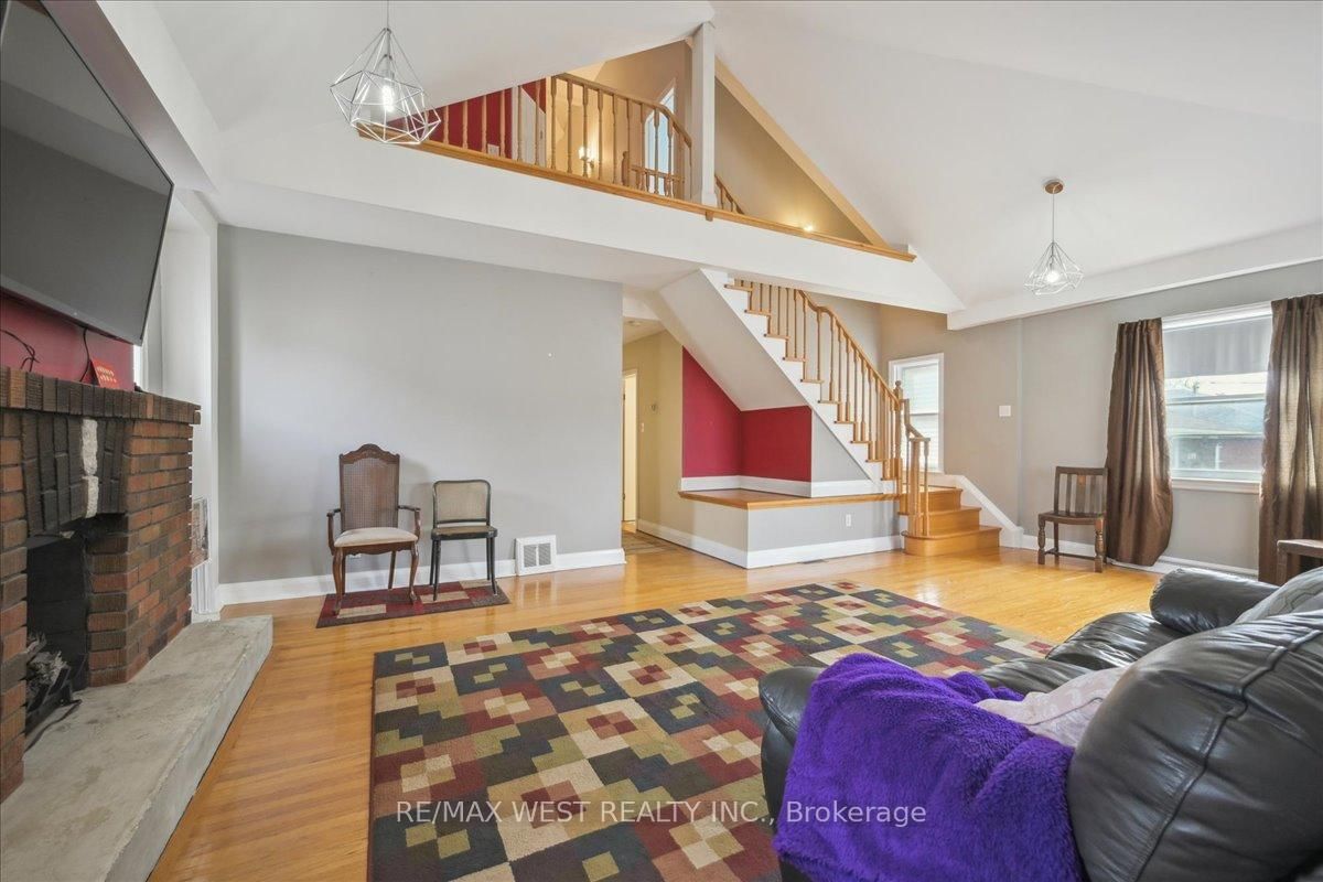 Detached House for sale at 601 Pharmacy Avenue, Toronto, Clairlea-Birchmount, M1L 3H1 - MLS: E12078053