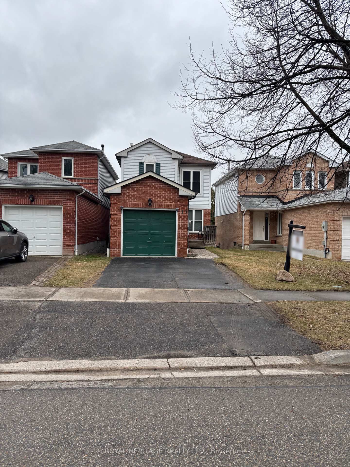 Detached House sold at 11 Teddington Crescent, Whitby, Pringle Creek, L1R 1S4 - MLS: E12078513