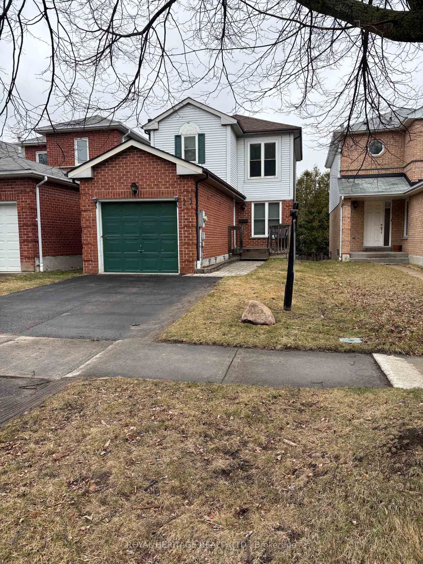 Detached House sold at 11 Teddington Crescent, Whitby, Pringle Creek, L1R 1S4 - MLS: E12078513