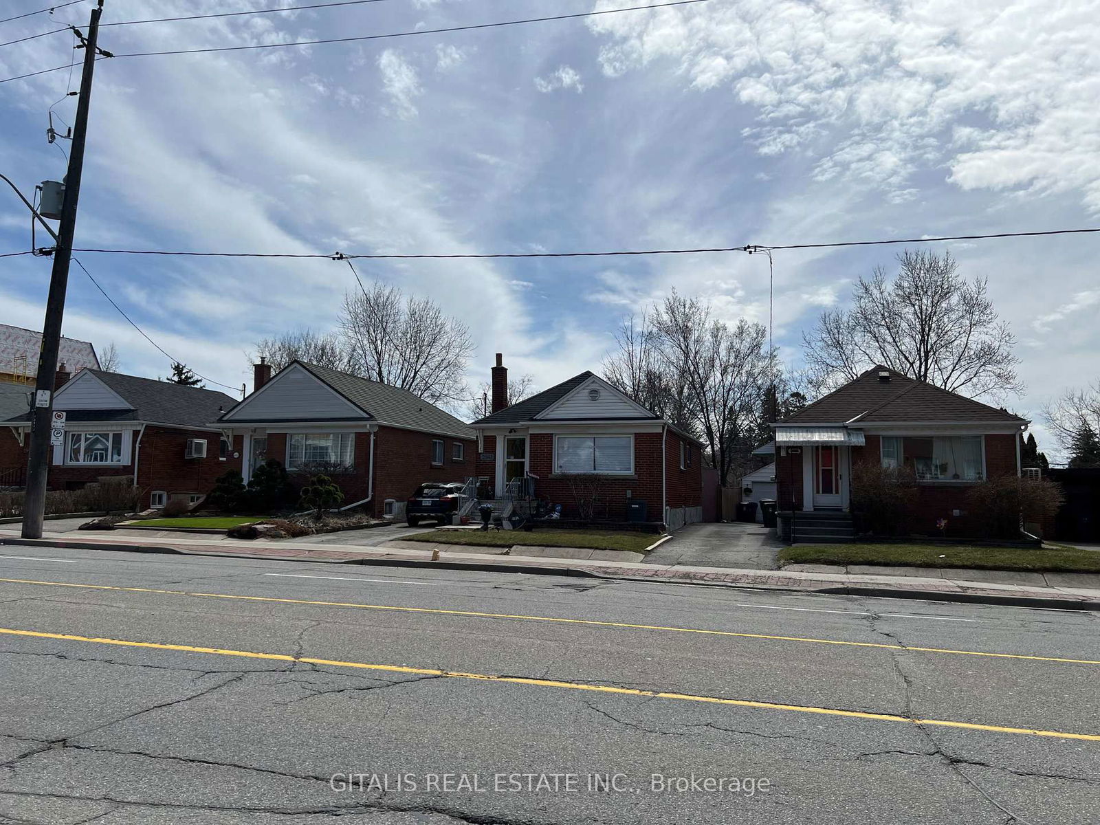 Detached House for sale at 2941 St Clair Avenue, Toronto, O'Connor-Parkview, M4B 1N9 - MLS: E12079751