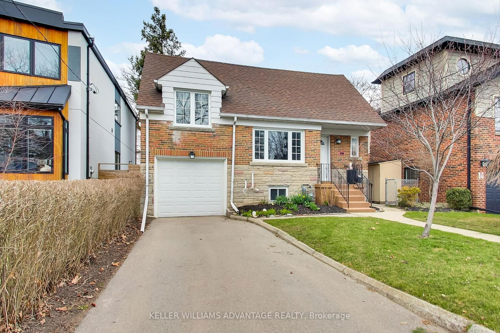 Detached House sold at 12 Parkland Road, Toronto, Birchcliffe-Cliffside, M1N 1Y5 - MLS: E12082997