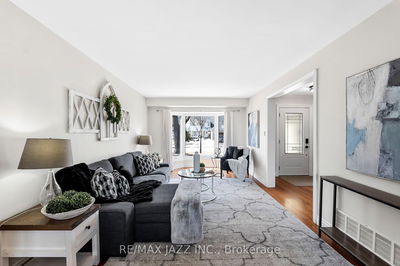 306 Prince Of Wales Dr, Whitby - Blue Grass Meadows image-0-3