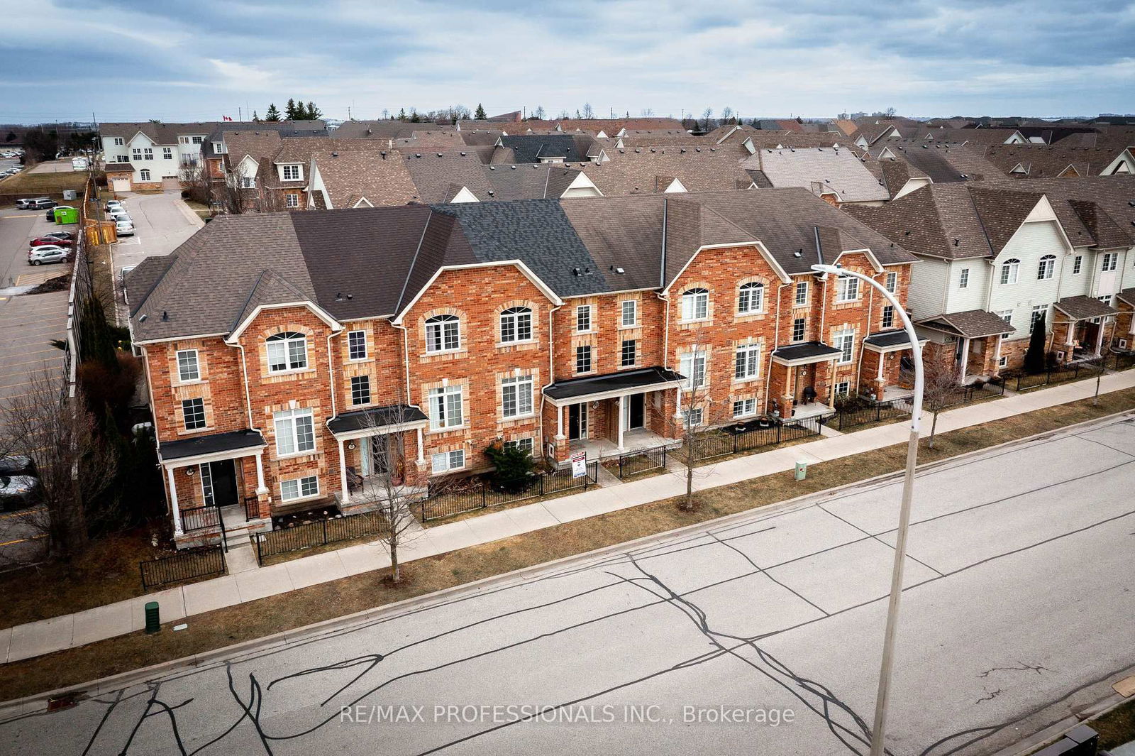 Townhouse sold at 171 Kenneth Hobbs Avenue, Whitby, Pringle Creek, L1R 0E2 - MLS: E12083274