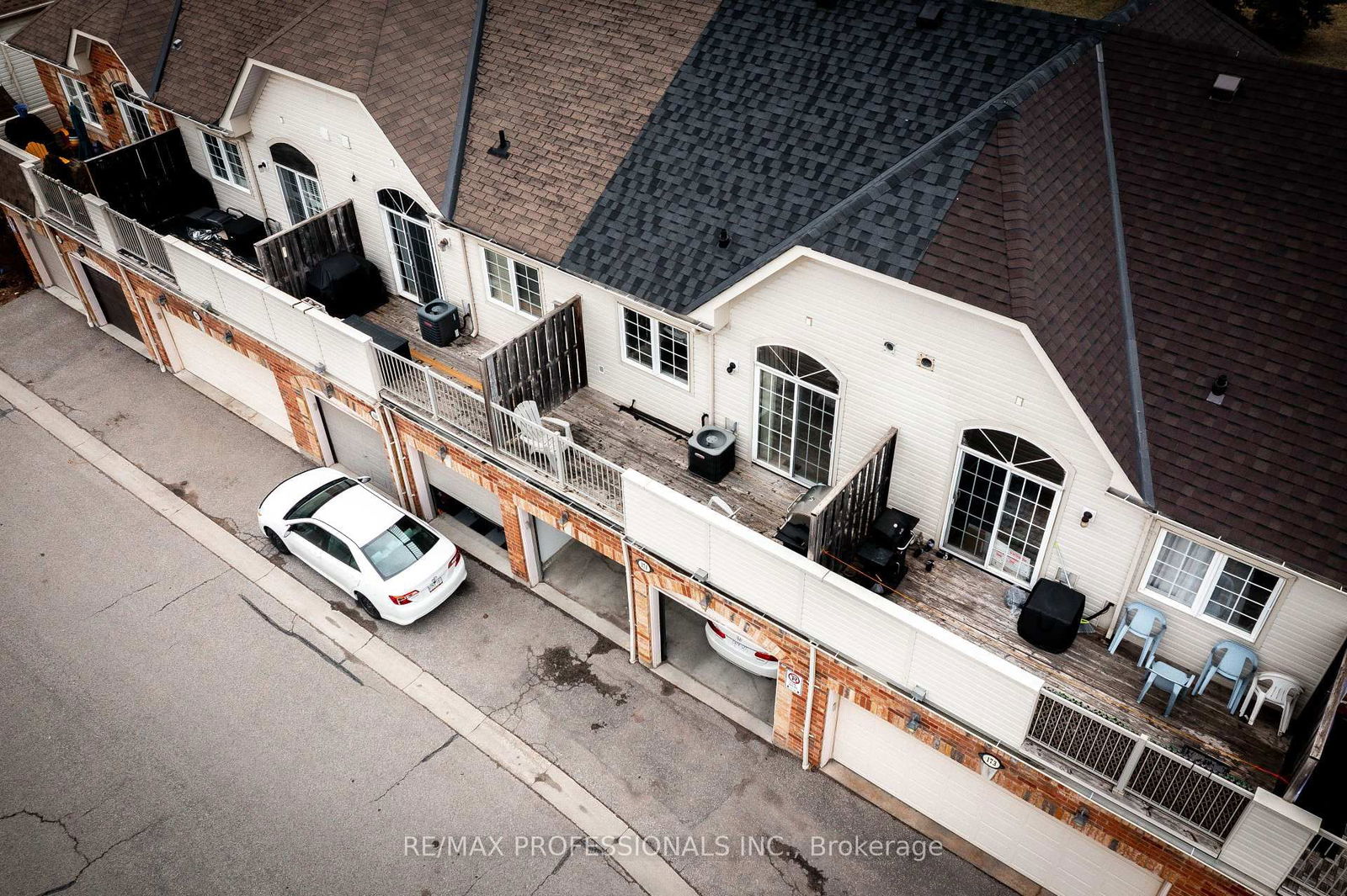 Townhouse sold at 171 Kenneth Hobbs Avenue, Whitby, Pringle Creek, L1R 0E2 - MLS: E12083274