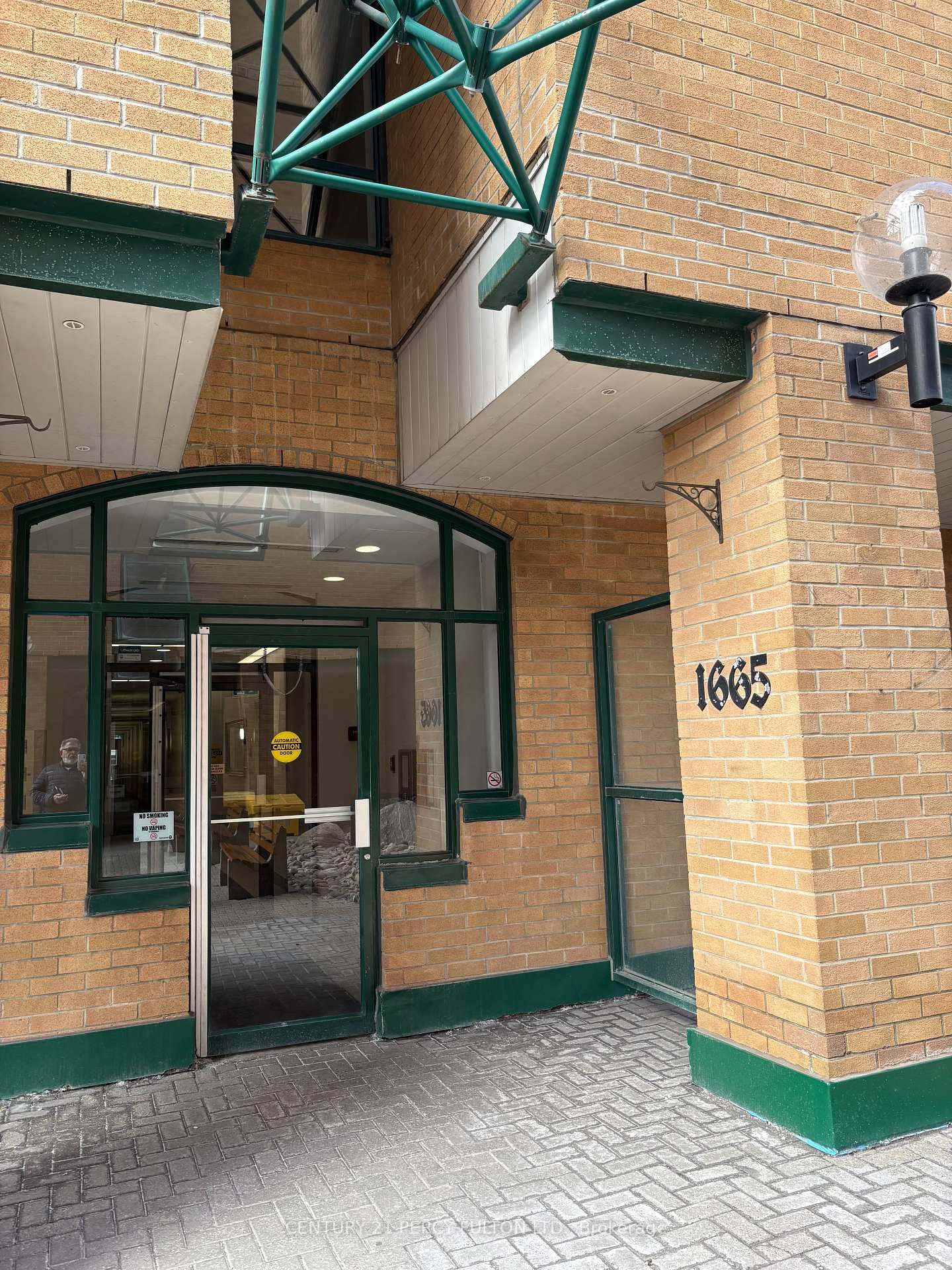 Condo sold at 311-1665 Pickering Pkwy, Pickering, Village East, L1V 6L4 - MLS: E12084224