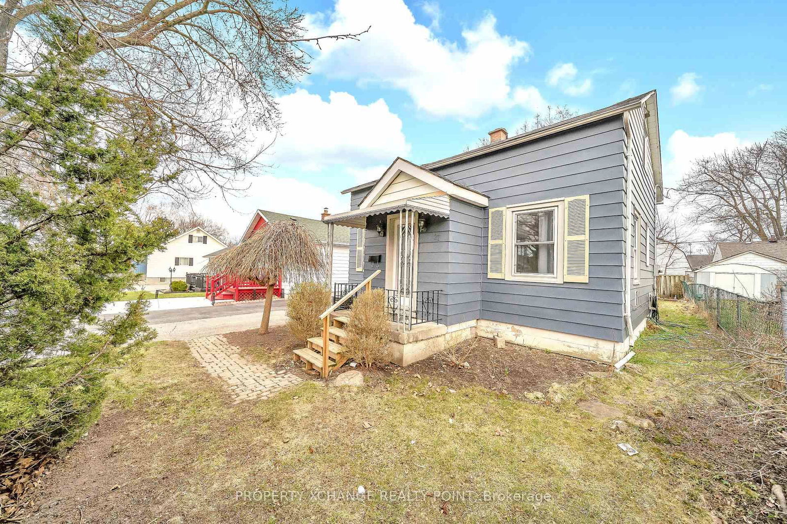 Detached House for sale at 27 Beech Street, Ajax, Central, L1S 1W2 - MLS: E12085321