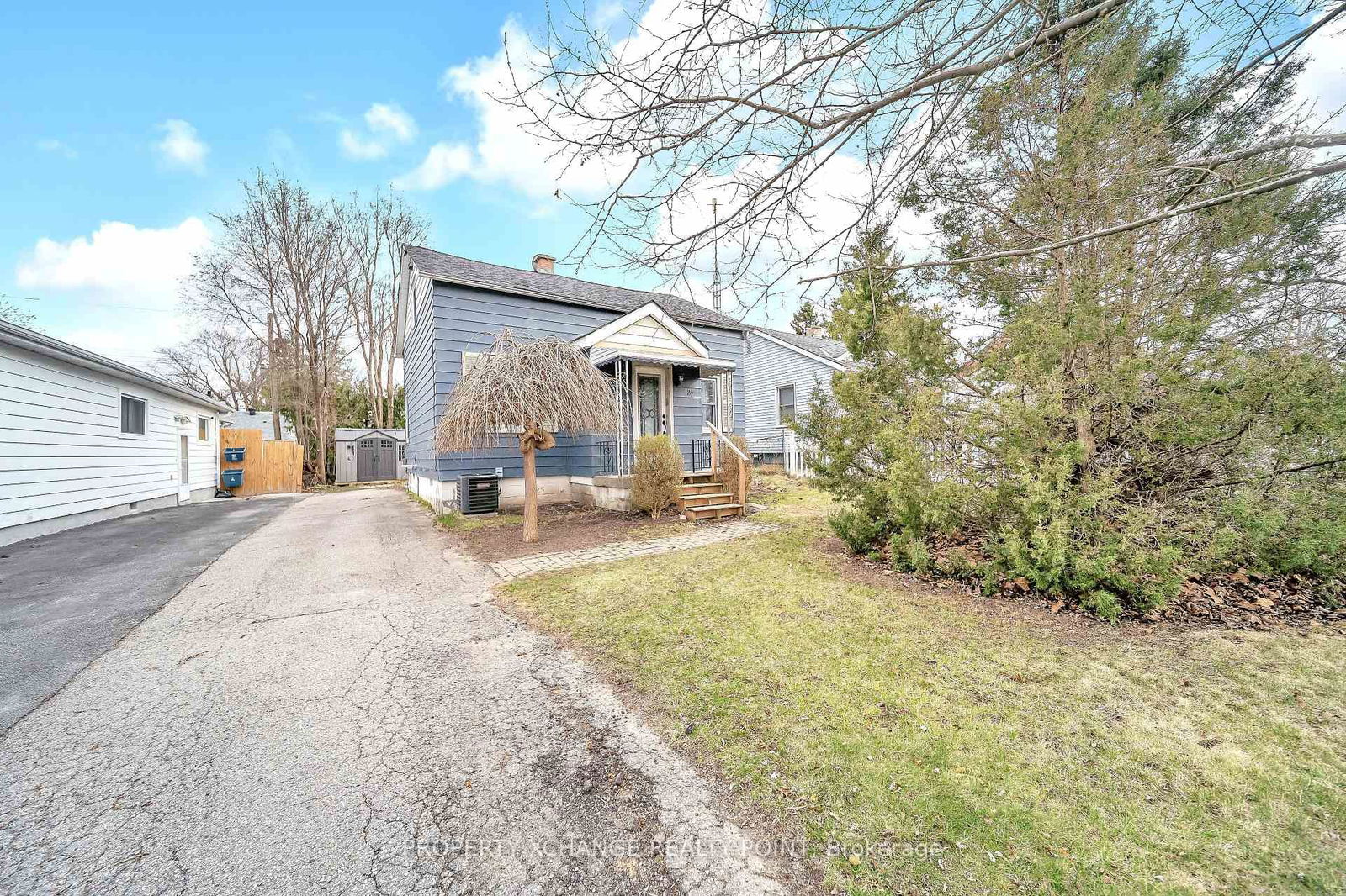 Detached House for sale at 27 Beech Street, Ajax, Central, L1S 1W2 - MLS: E12085321