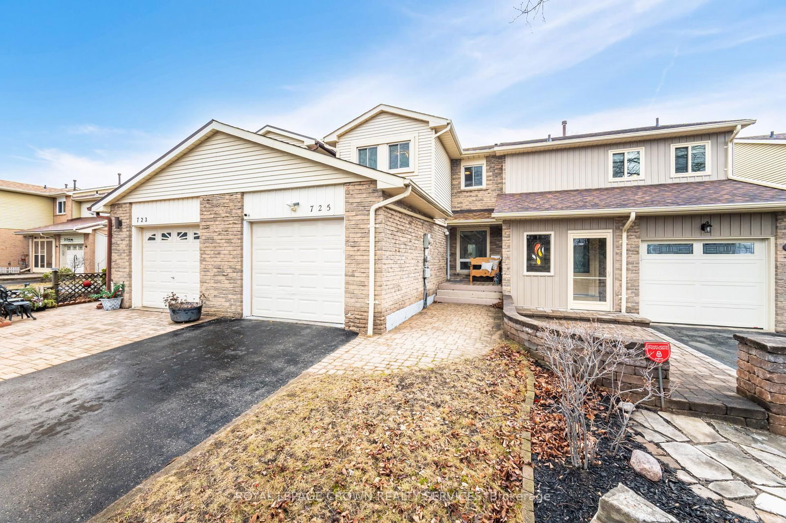Townhouse for sale at 725 Hyland Street, Whitby, Downtown Whitby, L1N 6S1 - MLS: E12086070