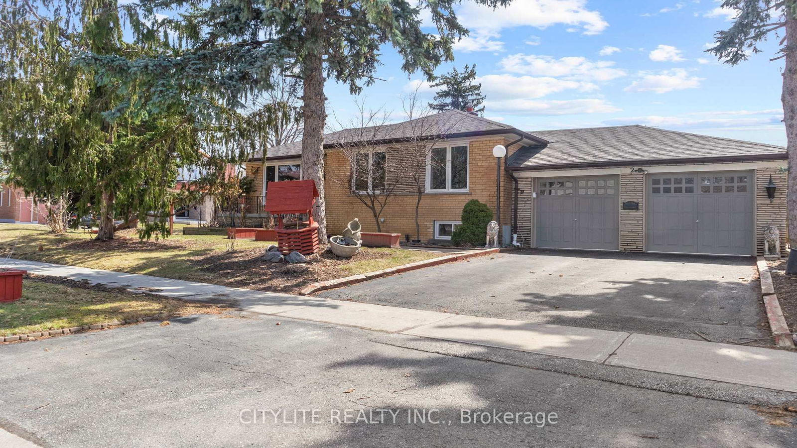 Detached House sold at 2 Emmeline Crescent, Toronto, Agincourt South-Malvern West, M1S 1L2 - MLS: E12086103