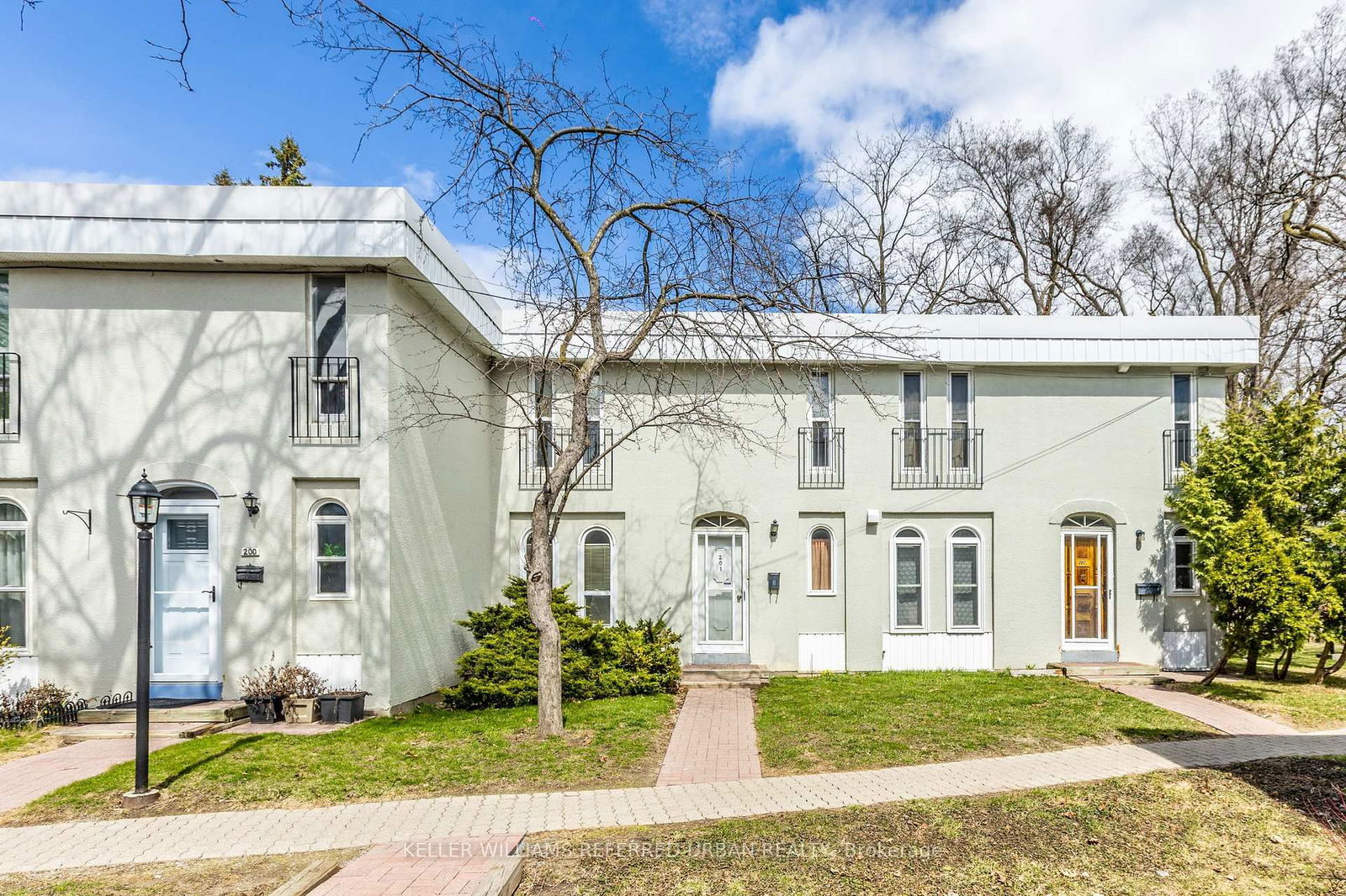 Townhouse sold at 201-70 Cass Avenue, Toronto, Tam O'Shanter-Sullivan, M1T 3P9 - MLS: E12086171