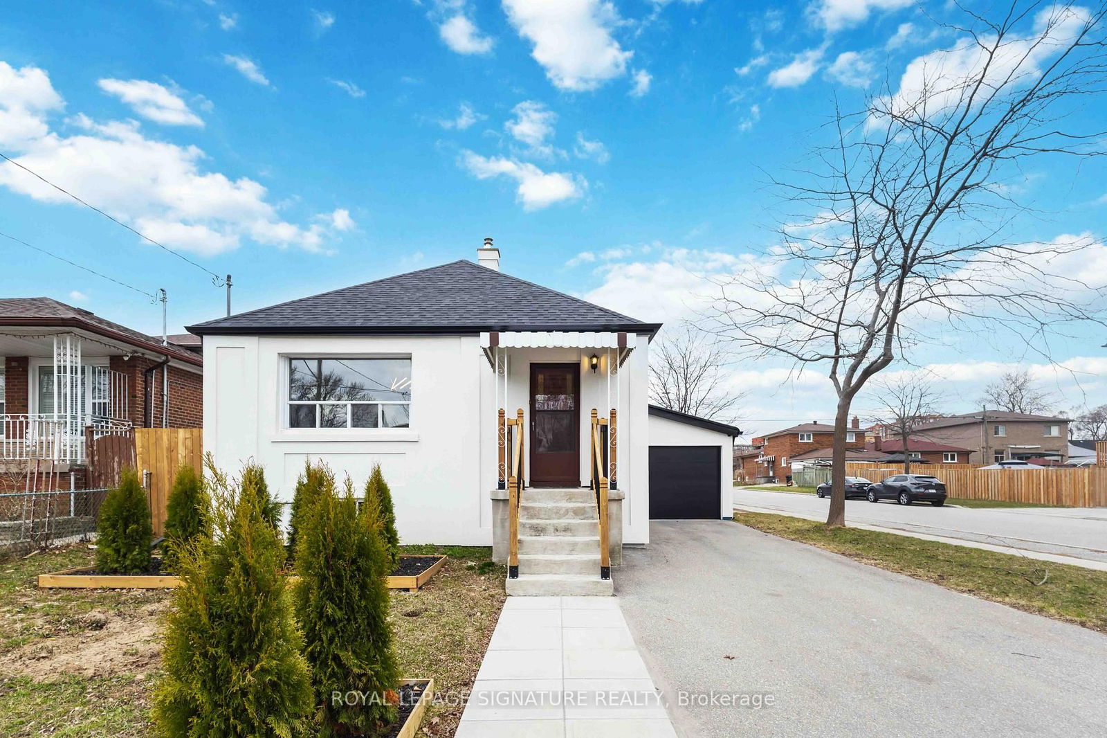 Detached House for sale at 94 Huntington Avenue, Toronto, Kennedy Park, M1K 4L2 - MLS: E12086482