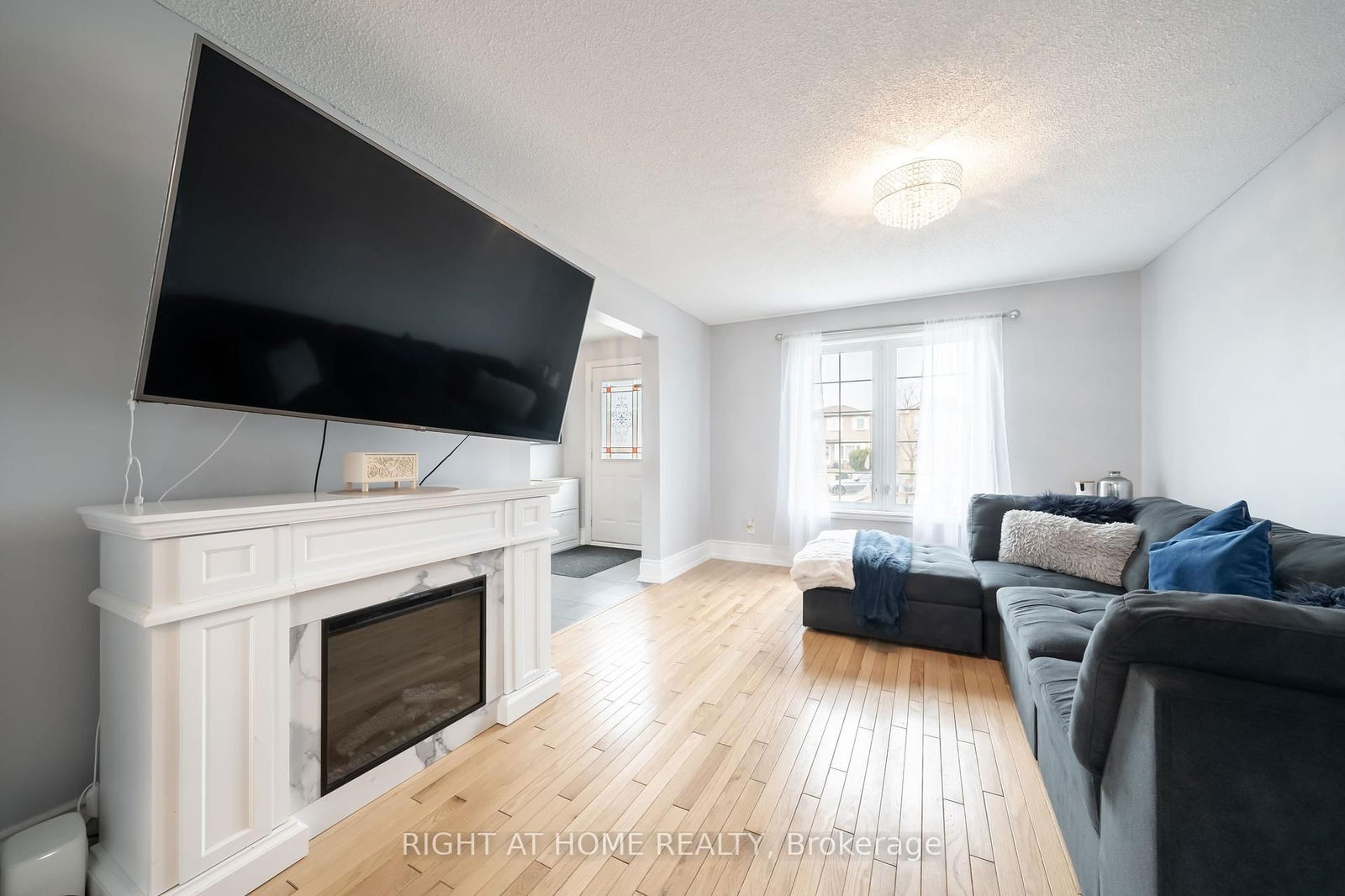 Detached House sold at 619 Beckworth Square, Pickering, Amberlea, L1V 3X3 - MLS: E12086788