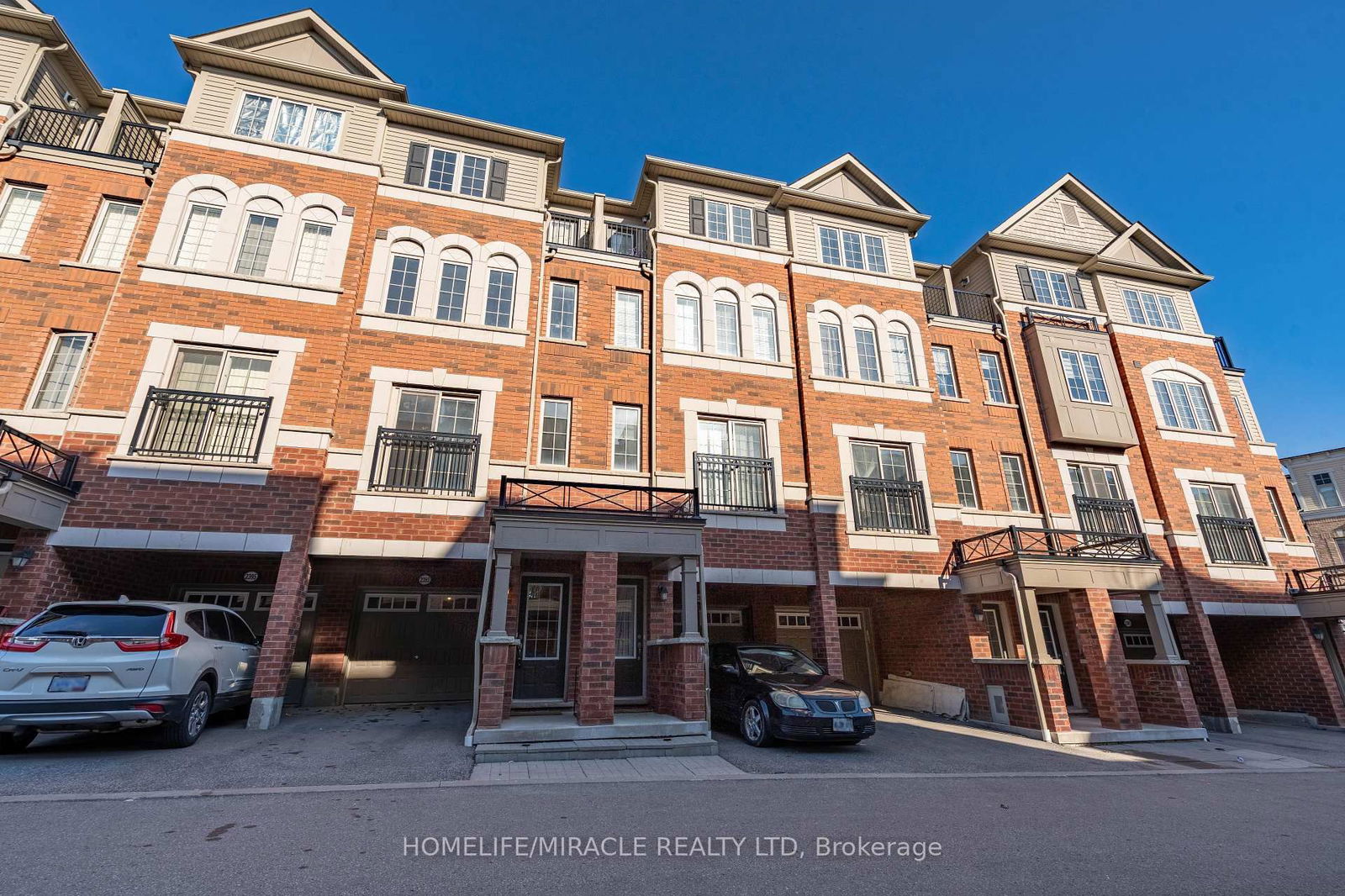 Townhouse sold at 379-2393 Chevron Prince Path, Oshawa, Windfields, L1L 0L1 - MLS: E12087287