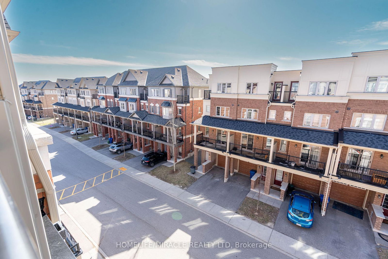 Townhouse sold at 379-2393 Chevron Prince Path, Oshawa, Windfields, L1L 0L1 - MLS: E12087287