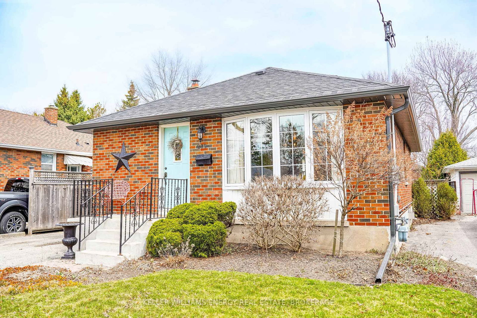 Detached House sold at 279 Windsor Street, Oshawa, Donevan, L1H 6G5 - MLS: E12087316