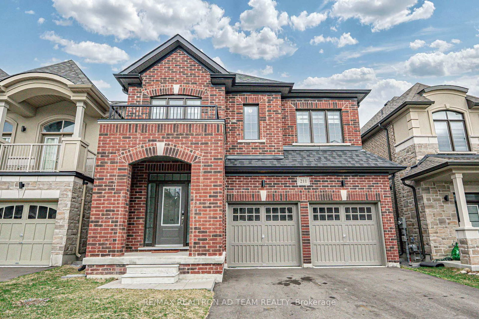 Detached House sold at 211 Doug Finney Street, Oshawa, Eastdale, L1K 3G3 - MLS: E12088902