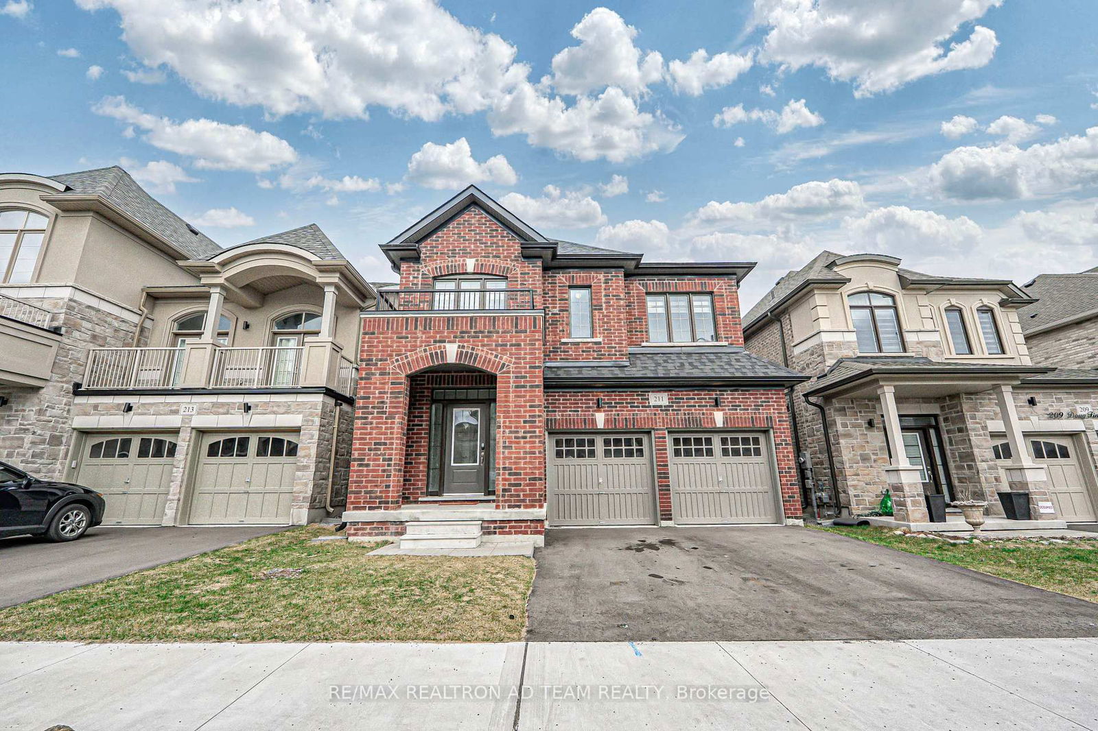 Detached House sold at 211 Doug Finney Street, Oshawa, Eastdale, L1K 3G3 - MLS: E12088902