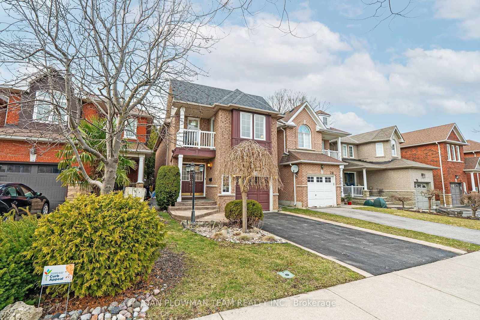Detached House sold at 720 Swan Place, Pickering, Amberlea, L1X 2V7 - MLS: E12089466